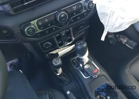 2025 Jeep Wrangler 4-Door Sahara 4X4 z USA, uszkodzony, nr VIN 1C4PJXEN8SW508273